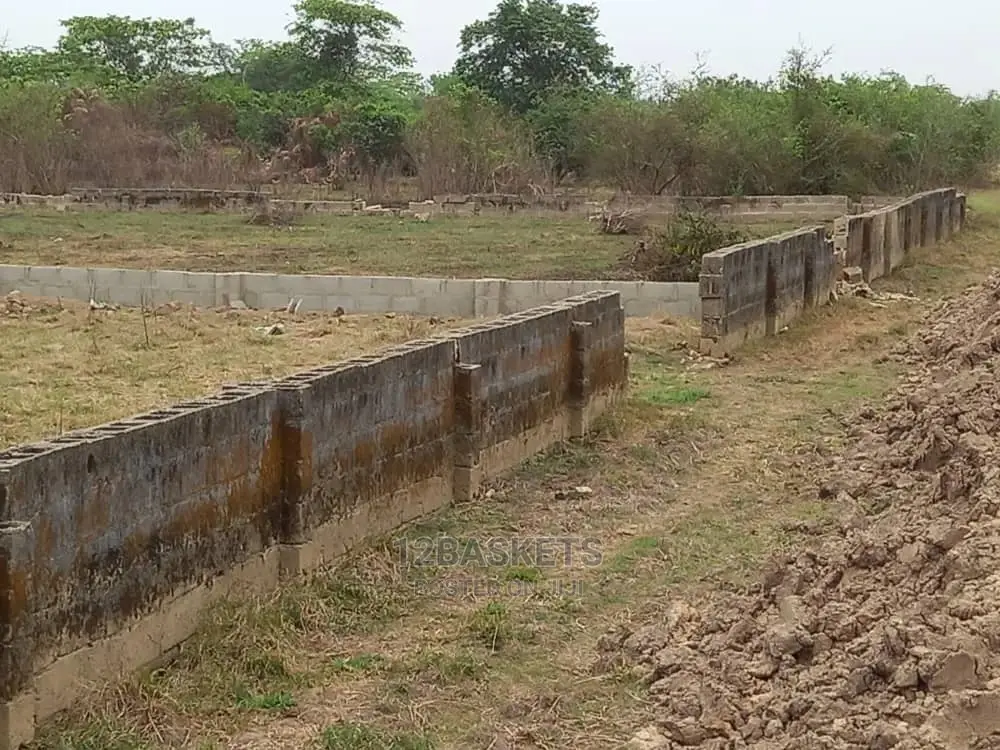 Acres of Dry Land at Oke-Ayo, Magboro