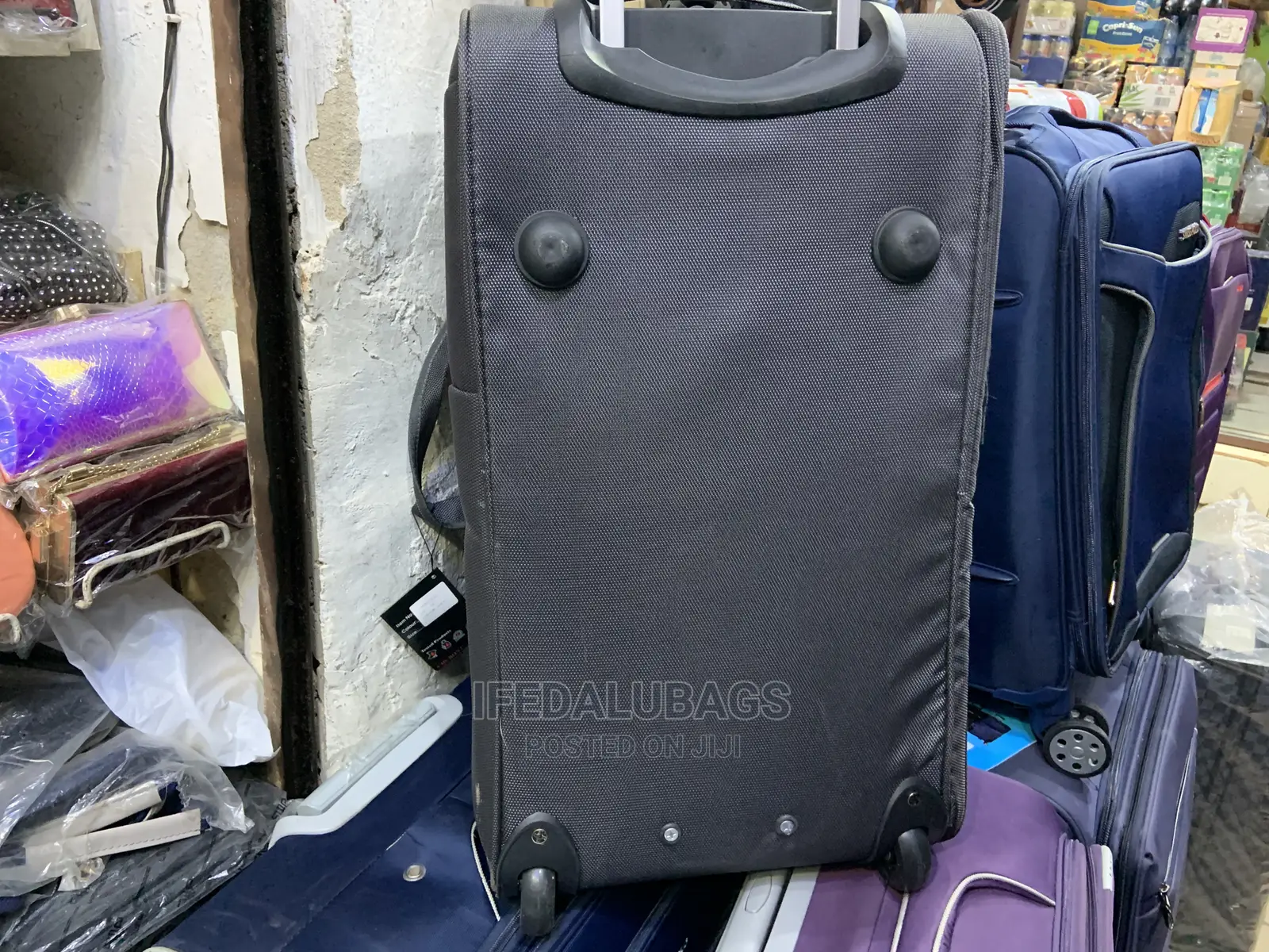 Big Size Quality Imported Traveling Luggage With Trolley