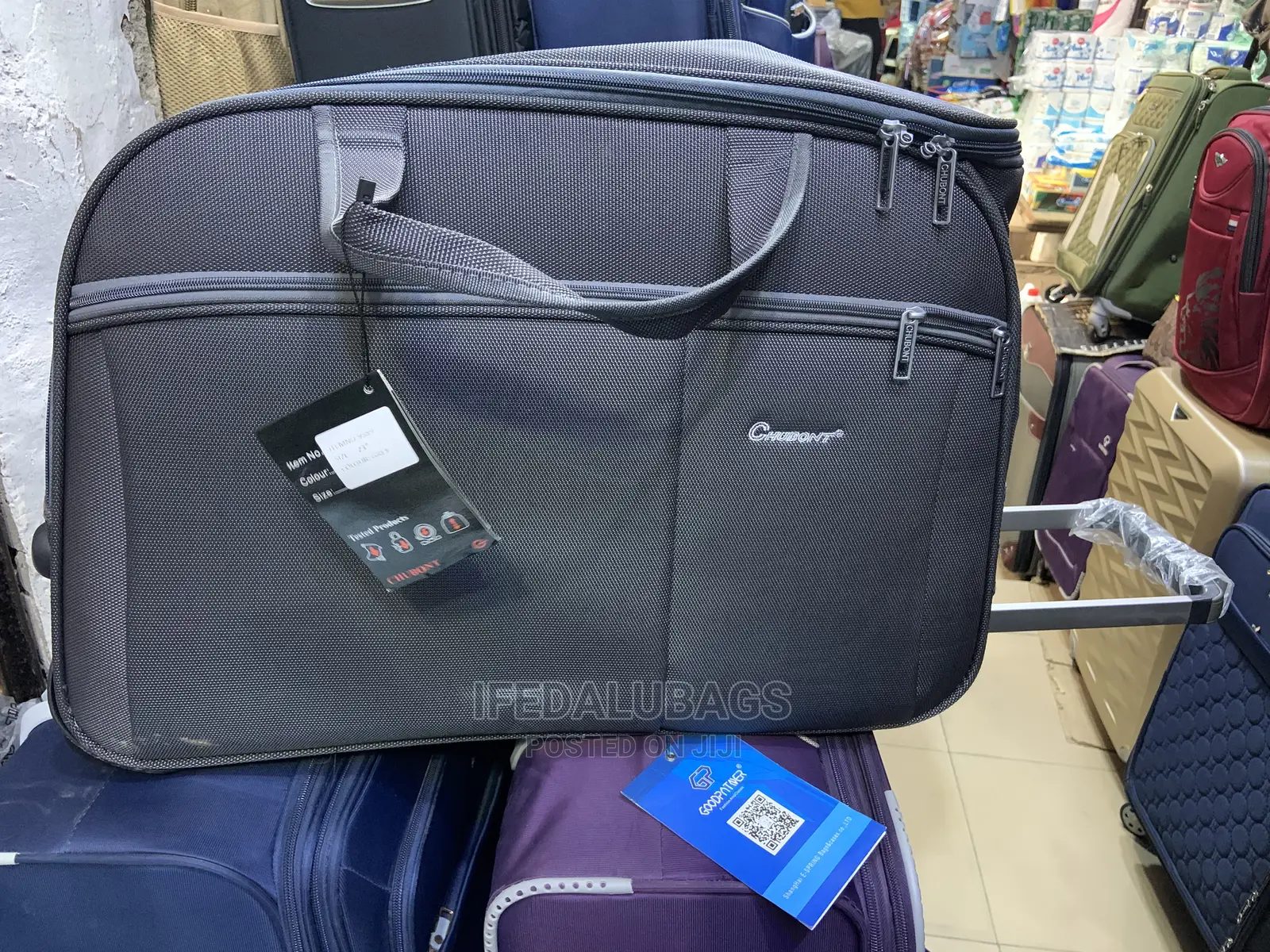 Big Size Quality Imported Traveling Luggage With Trolley