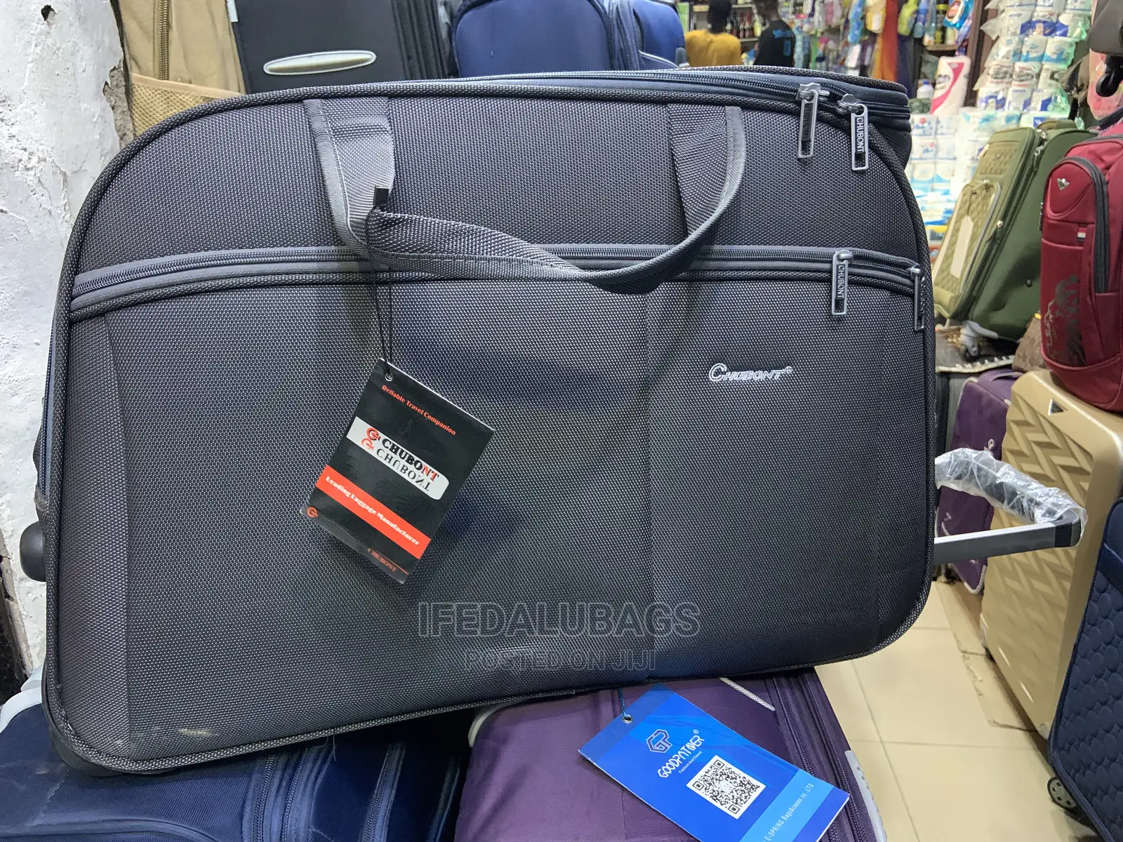 Big Size Quality Imported Traveling Luggage With Trolley