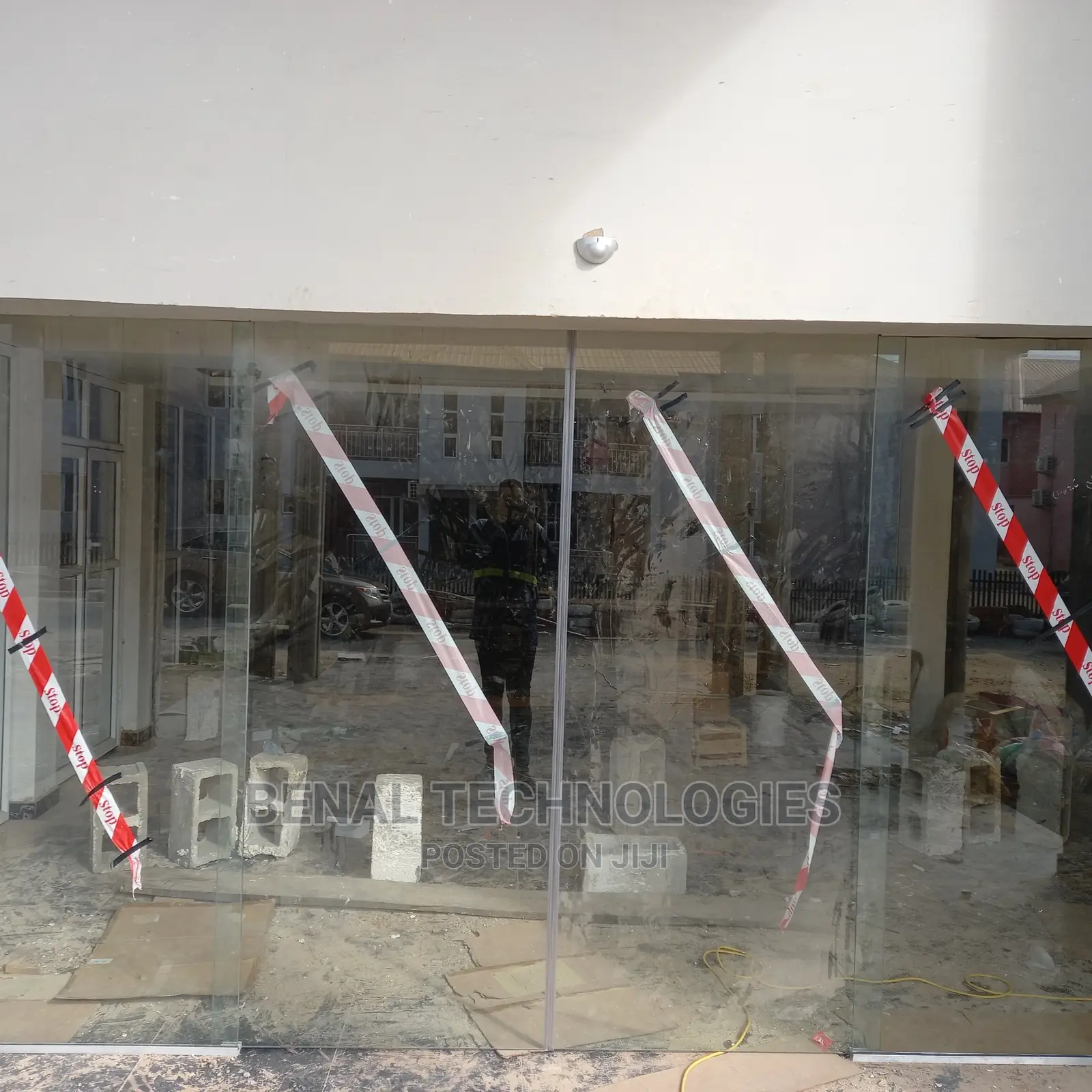 Authentic Glass Auto Door In Wukari