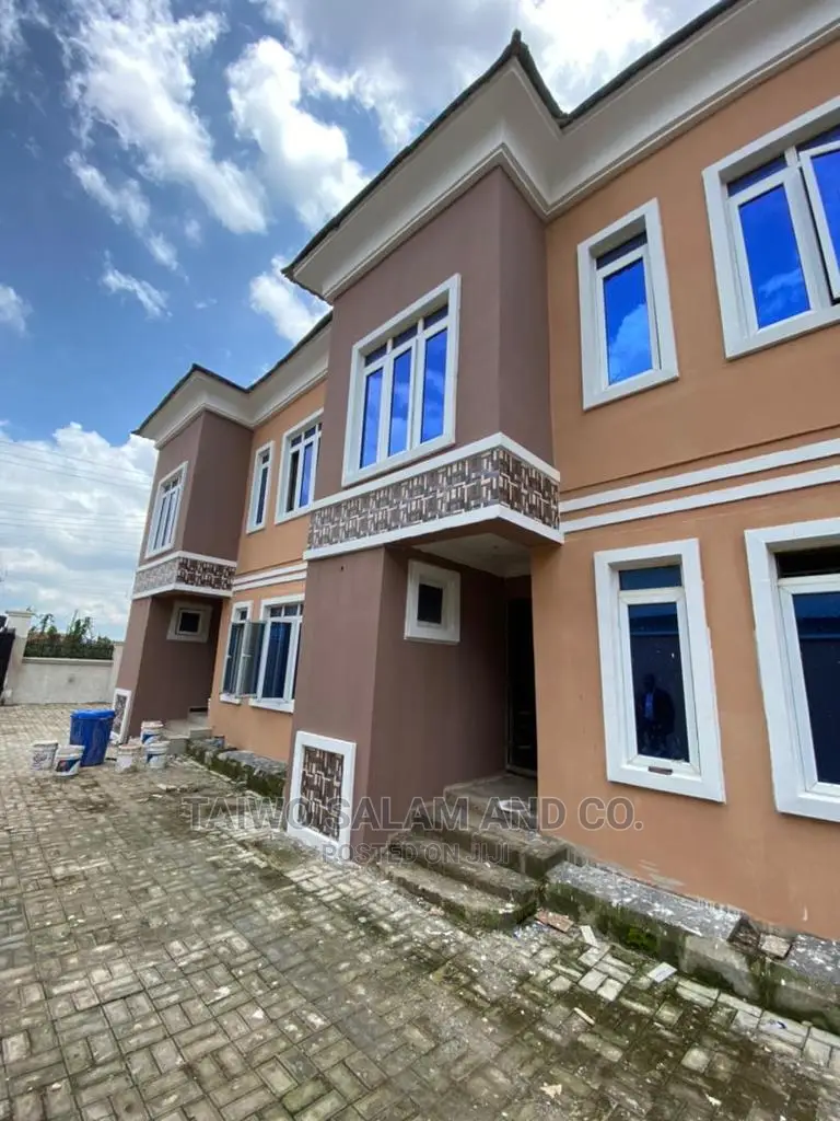 4bdrm Duplex in Akobo for Sale