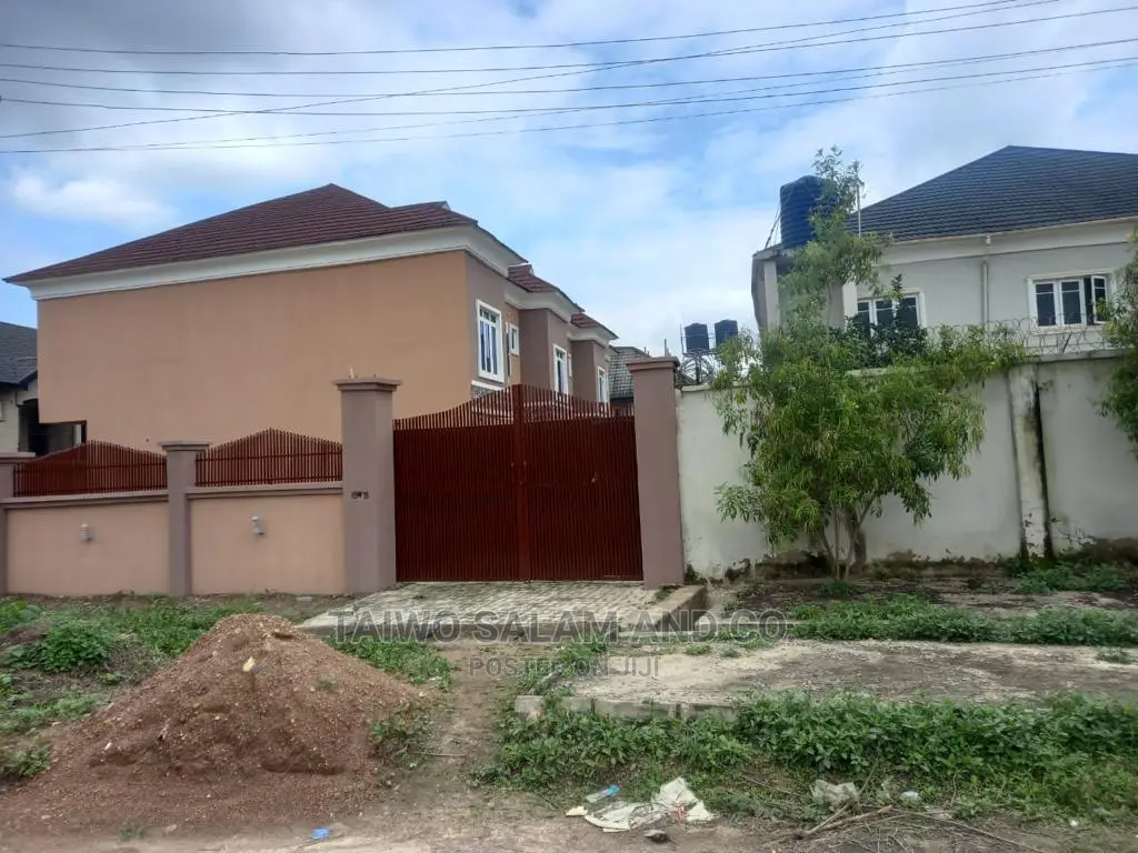 4bdrm Duplex in Akobo for Sale