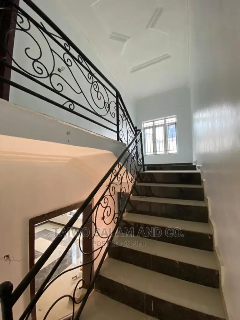 4bdrm Duplex in Akobo for Sale