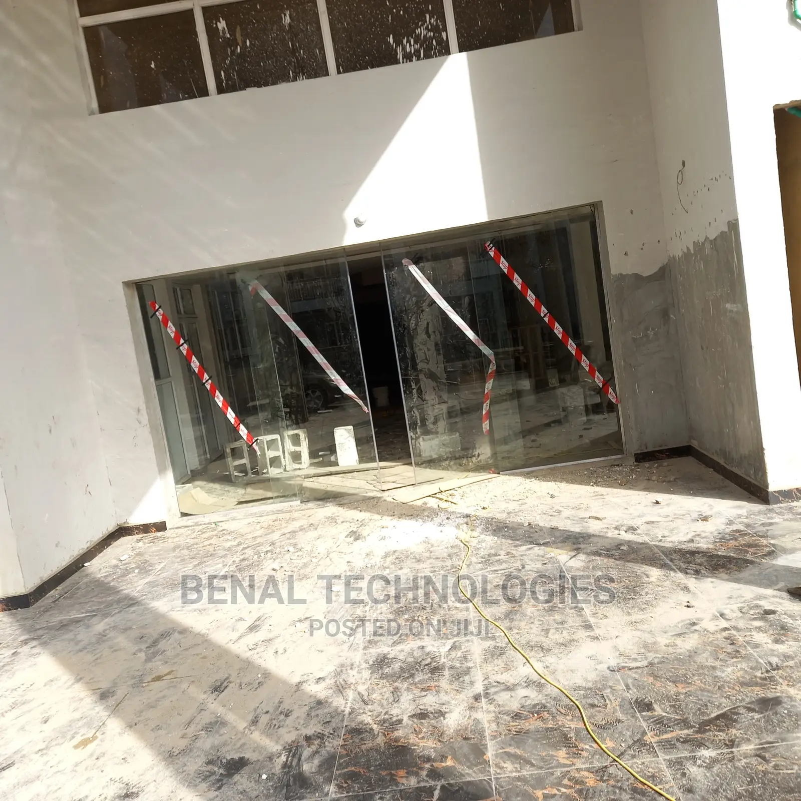 Solid Entrance Auto Door in Ede