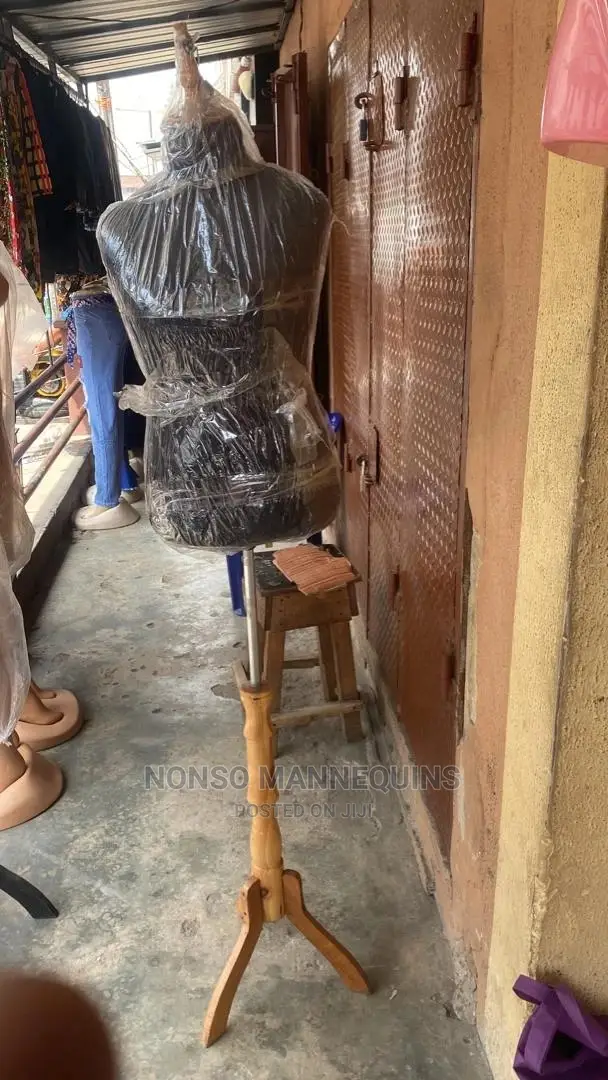 Black Body Size 10 Female Dressform With Tripod Wood Stand