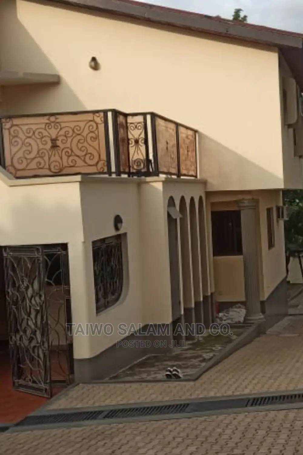 4bdrm Bungalow in Dugbe (Onireke) for Sale