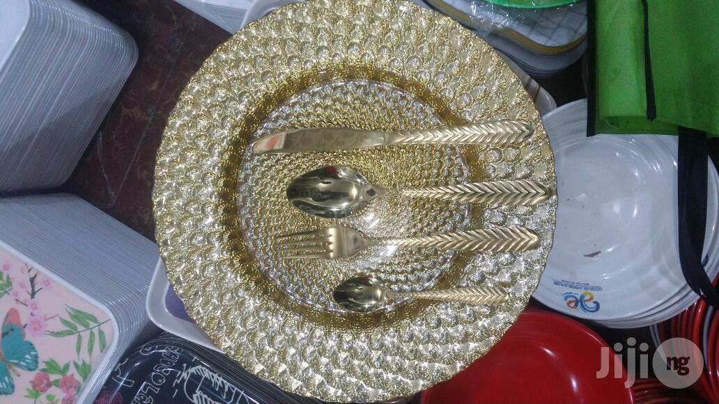 Unique Golden Dozens Cultlery Set And Single Charger Plate
