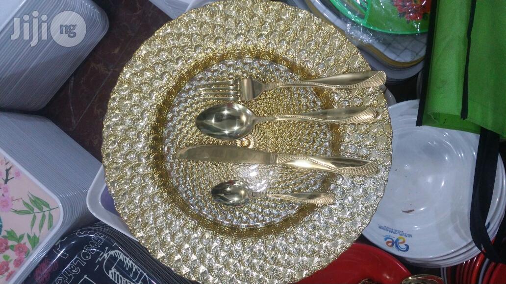 Unique Golden Dozens Cultlery Set And Single Charger Plate