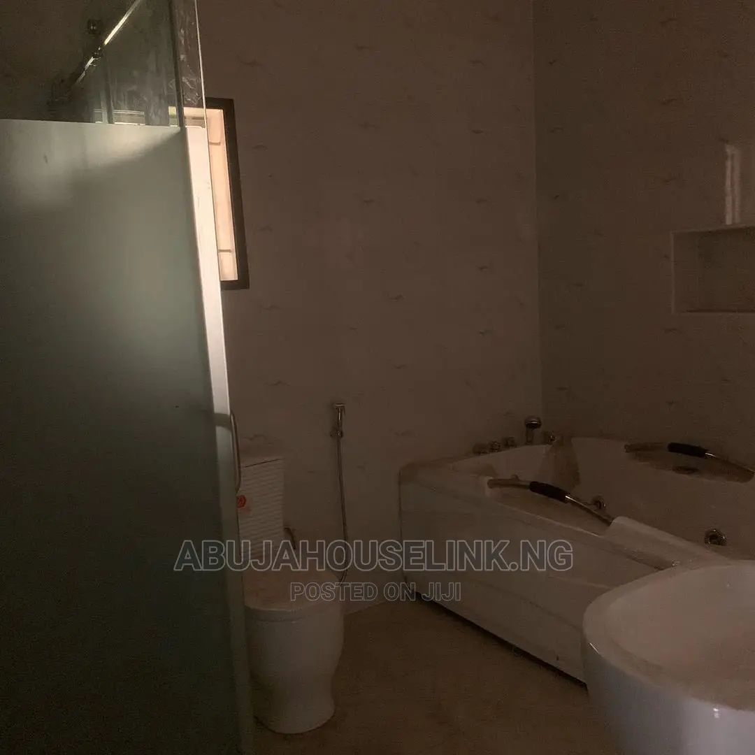 4bdrm Duplex in Gwarinpa Main for sale