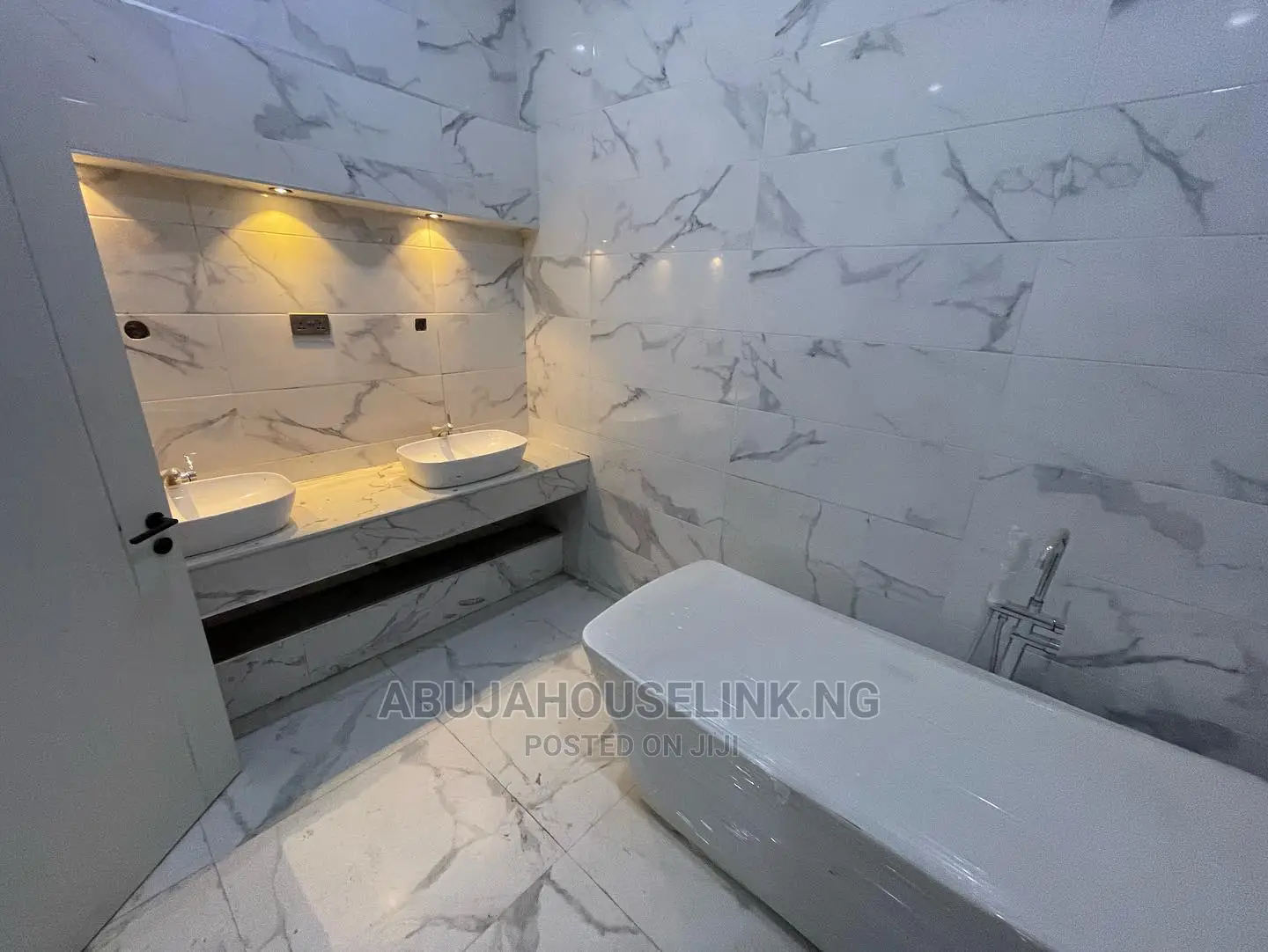 5bdrm Duplex in Guzape Abuja for sale