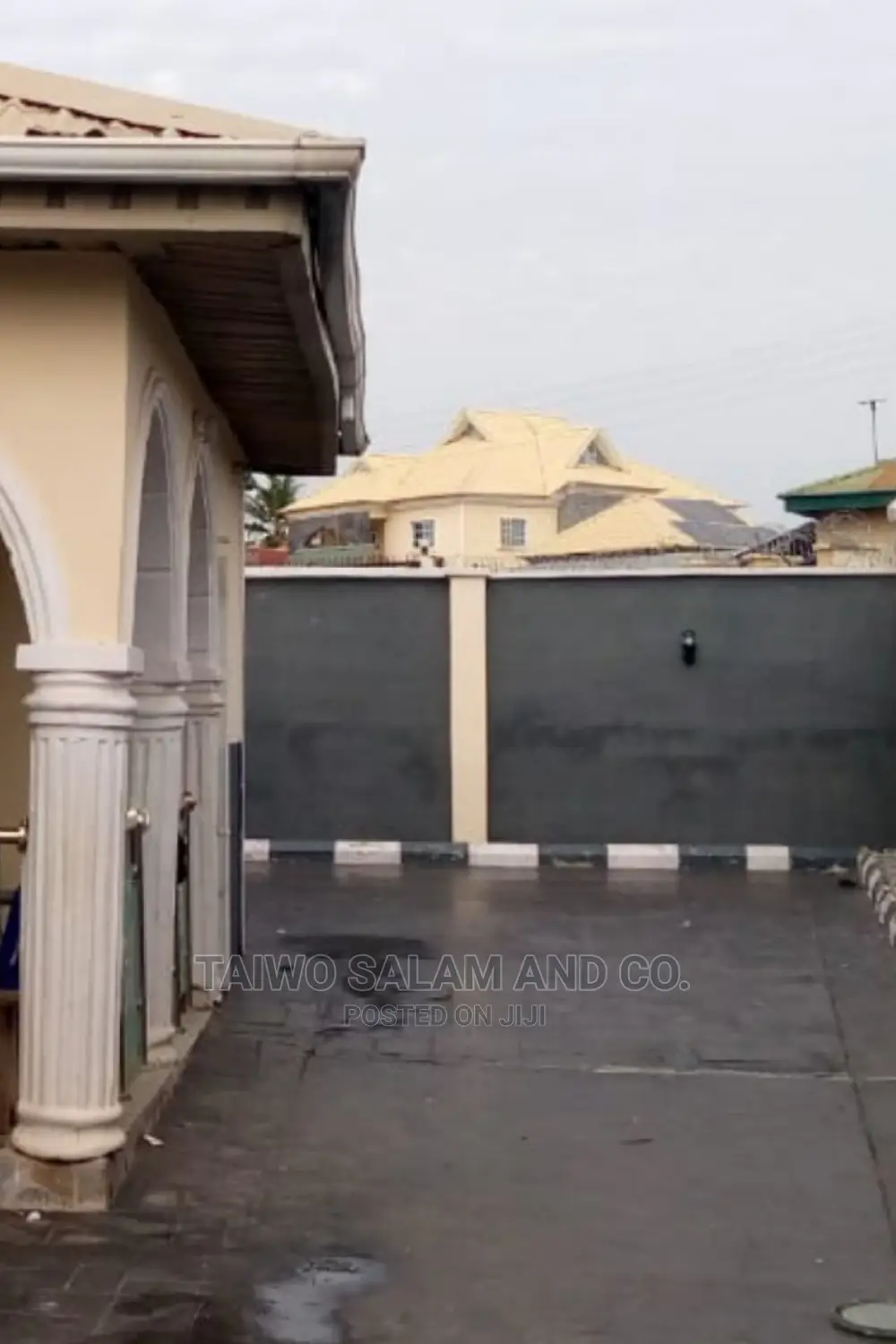 4bdrm Block of Flats in Ologuneru for Sale