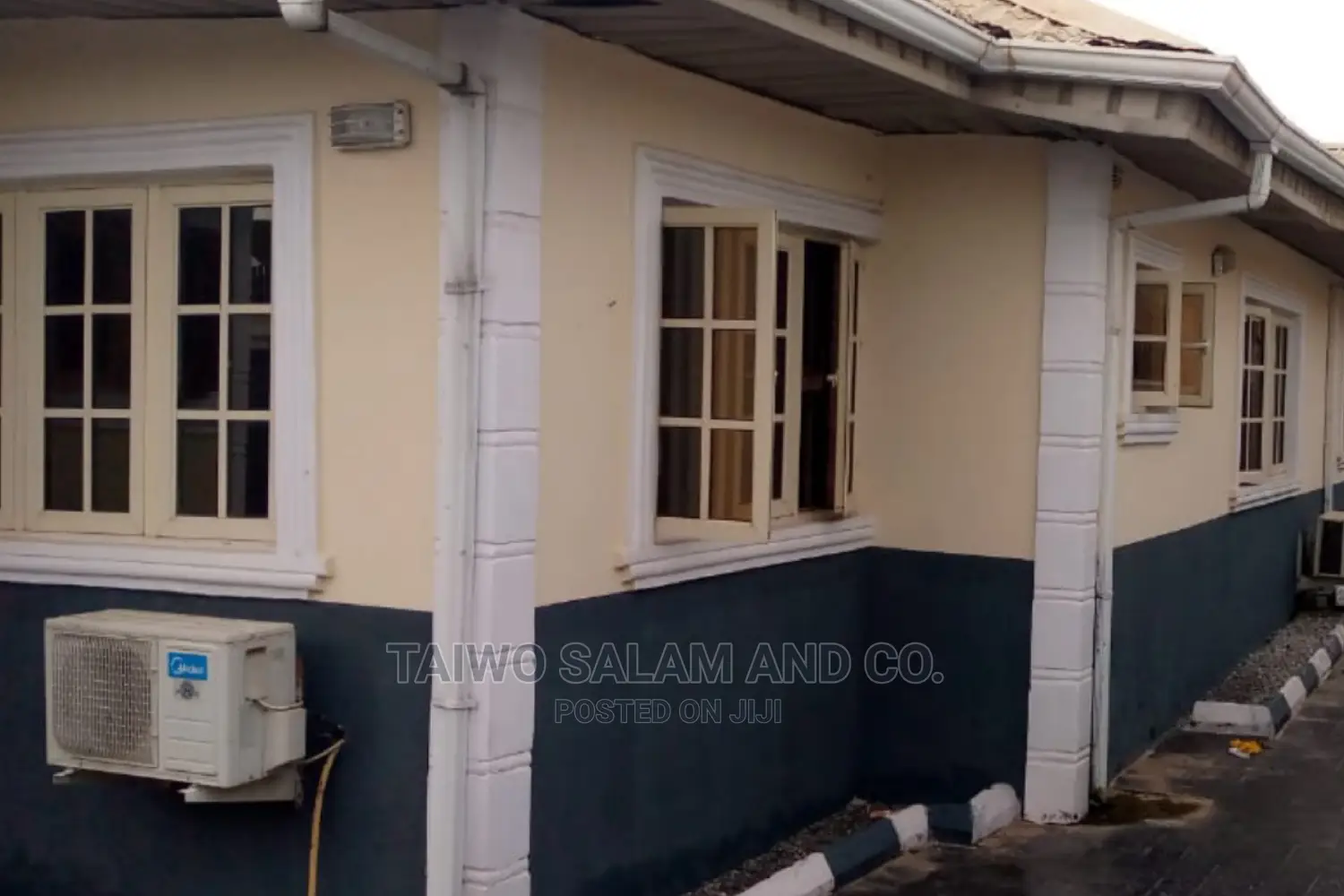 4bdrm Block of Flats in Ologuneru for Sale