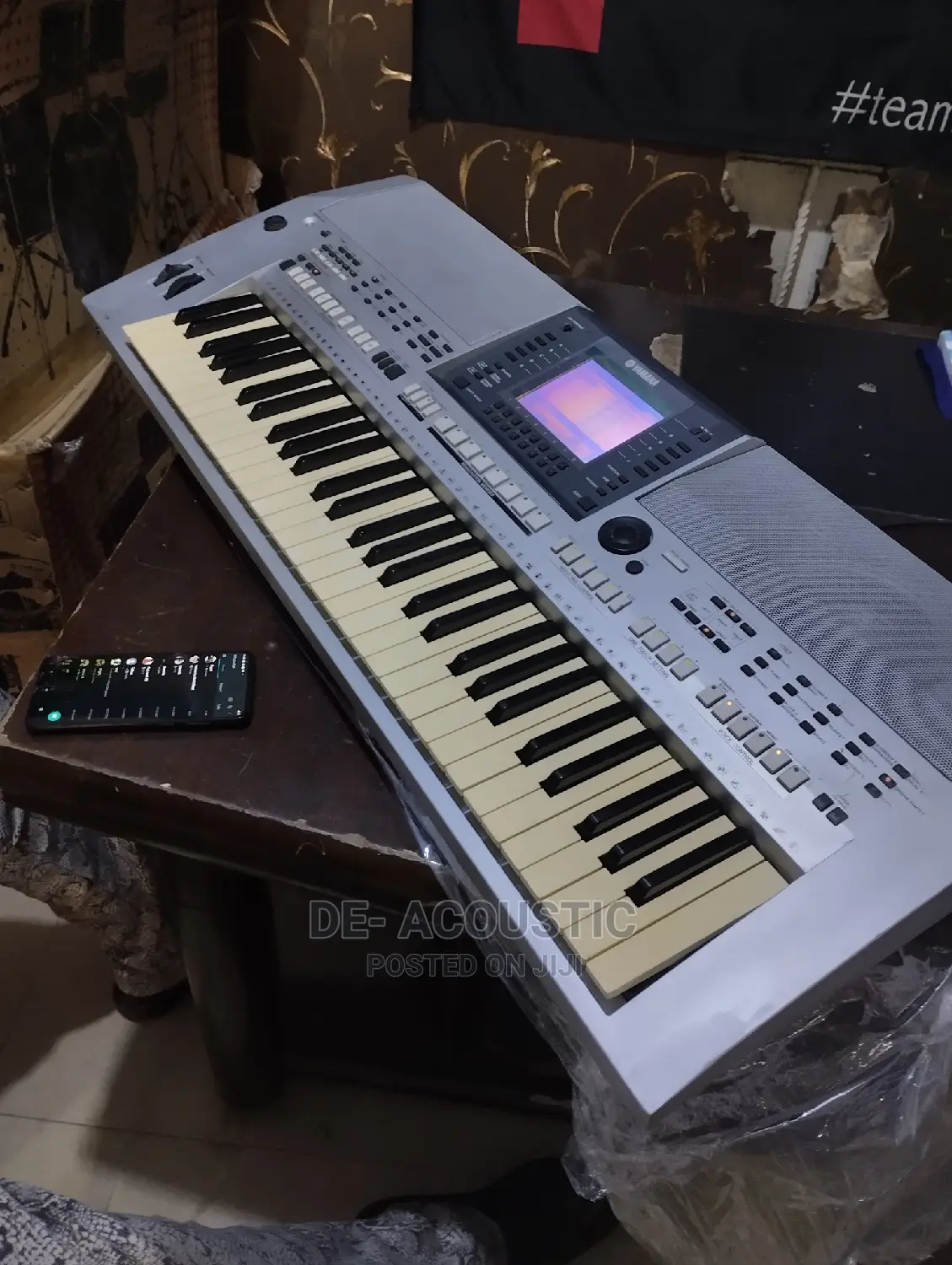 Yamaha PSR-S700 61-Key Arranger Workstation Keyboard