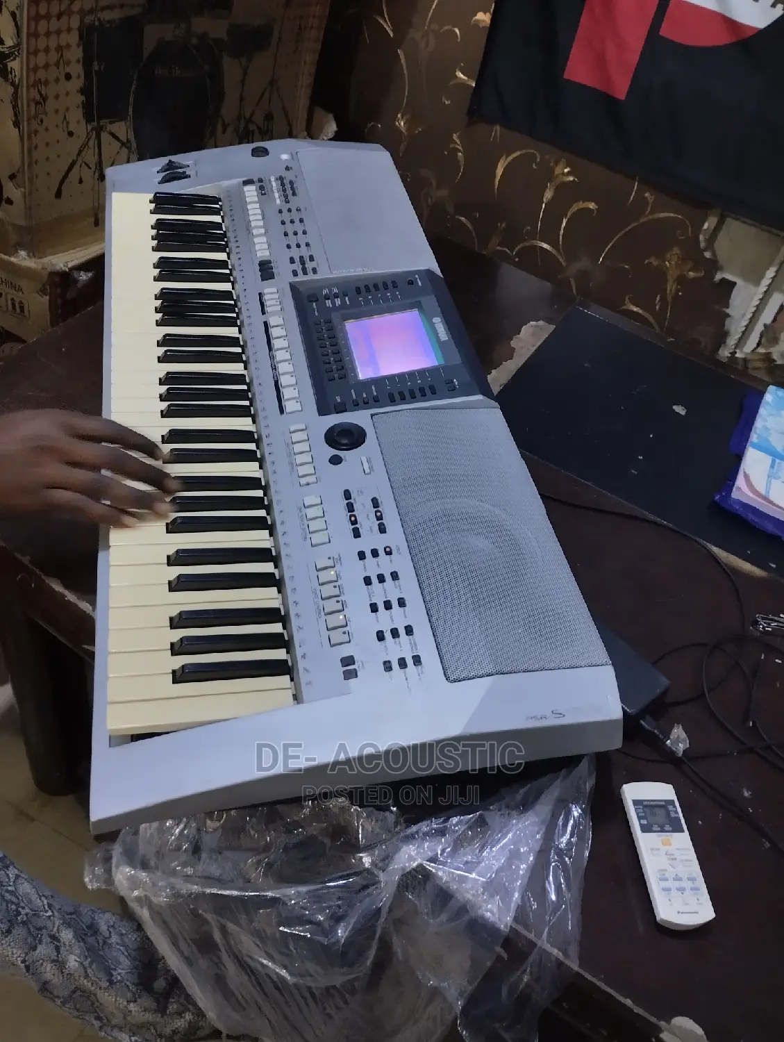 Yamaha PSR-S700 61-Key Arranger Workstation Keyboard