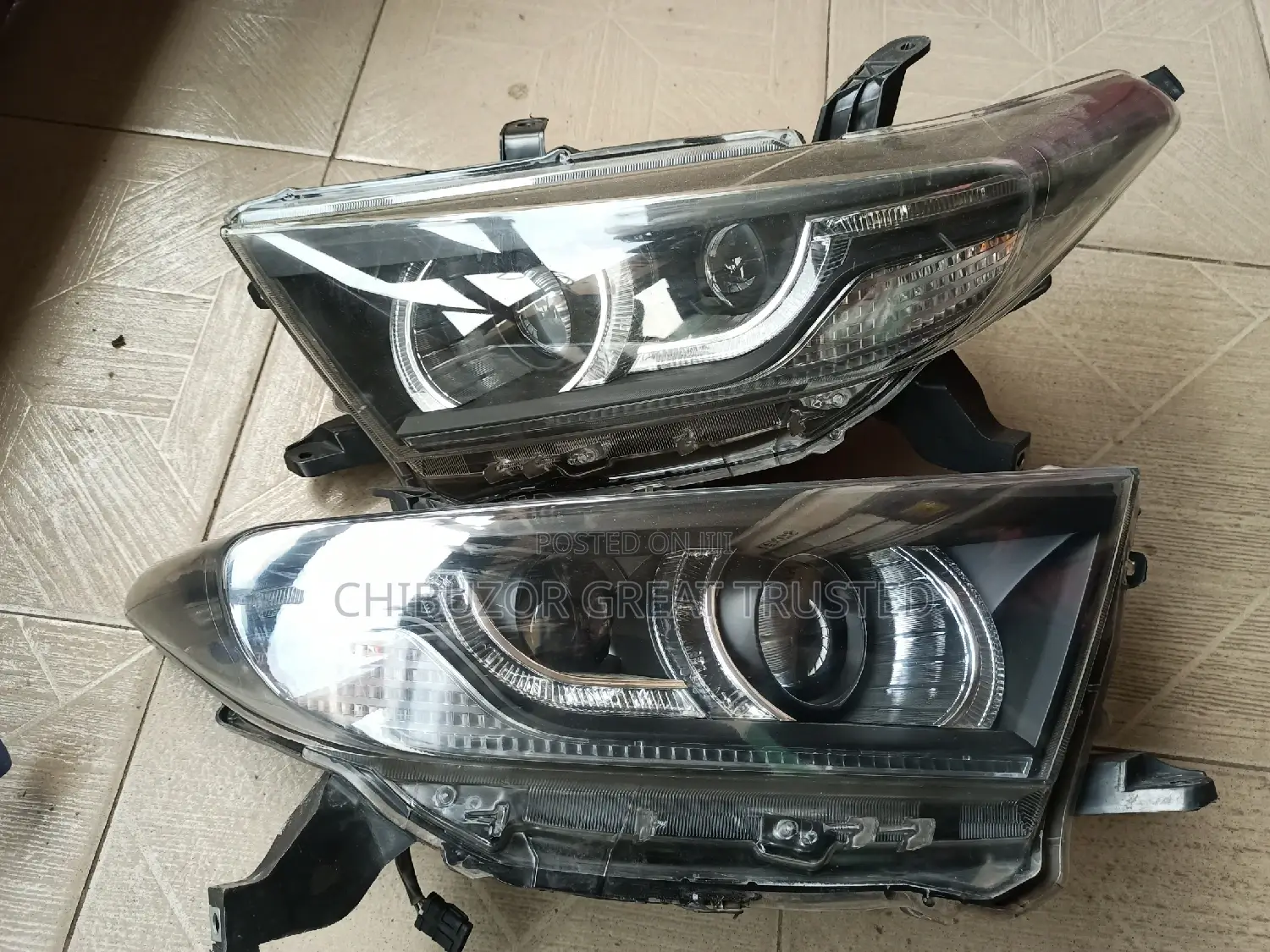 Newest Set of Headlamp Highlander 2012