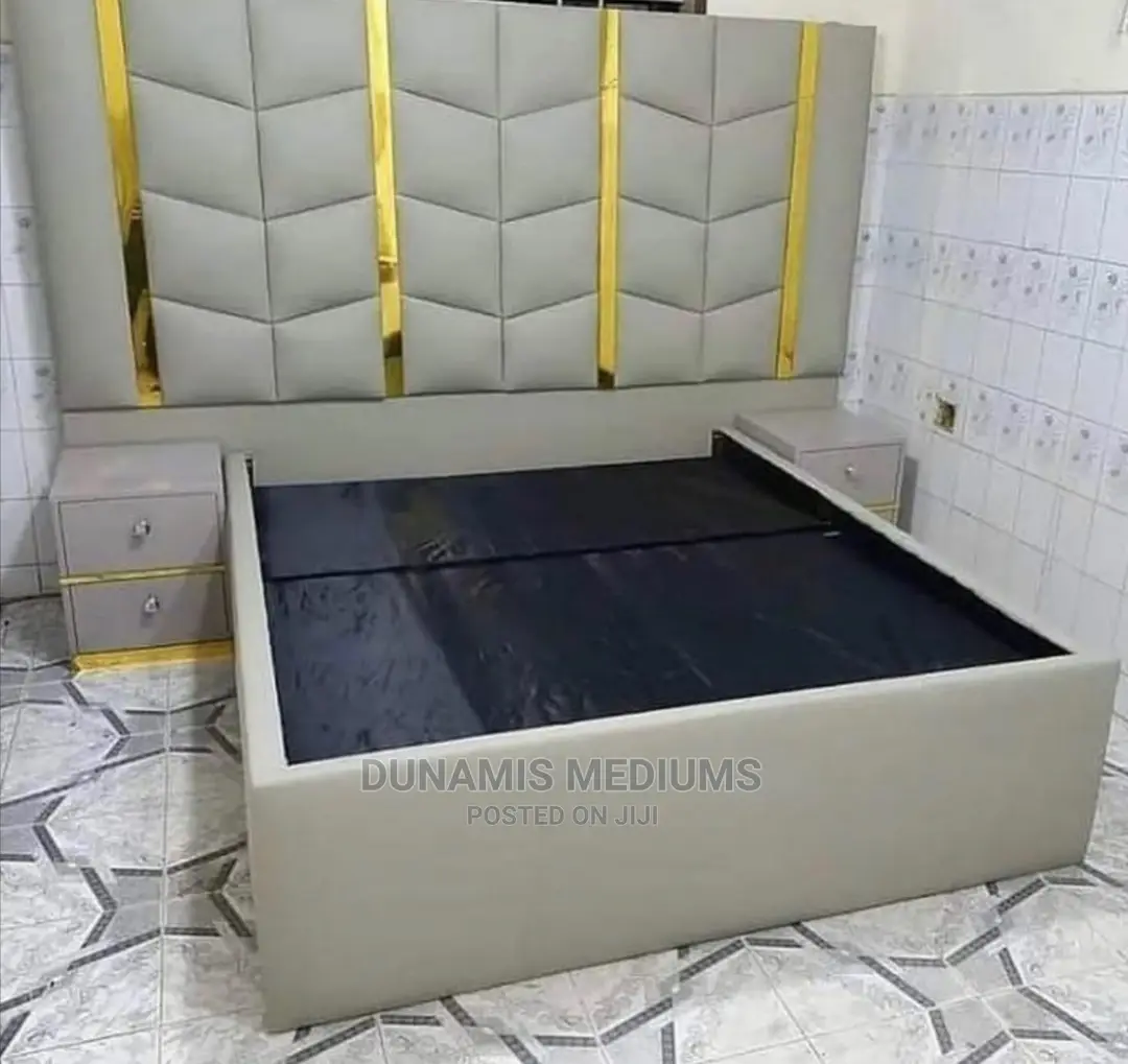 Dee's Bedframe