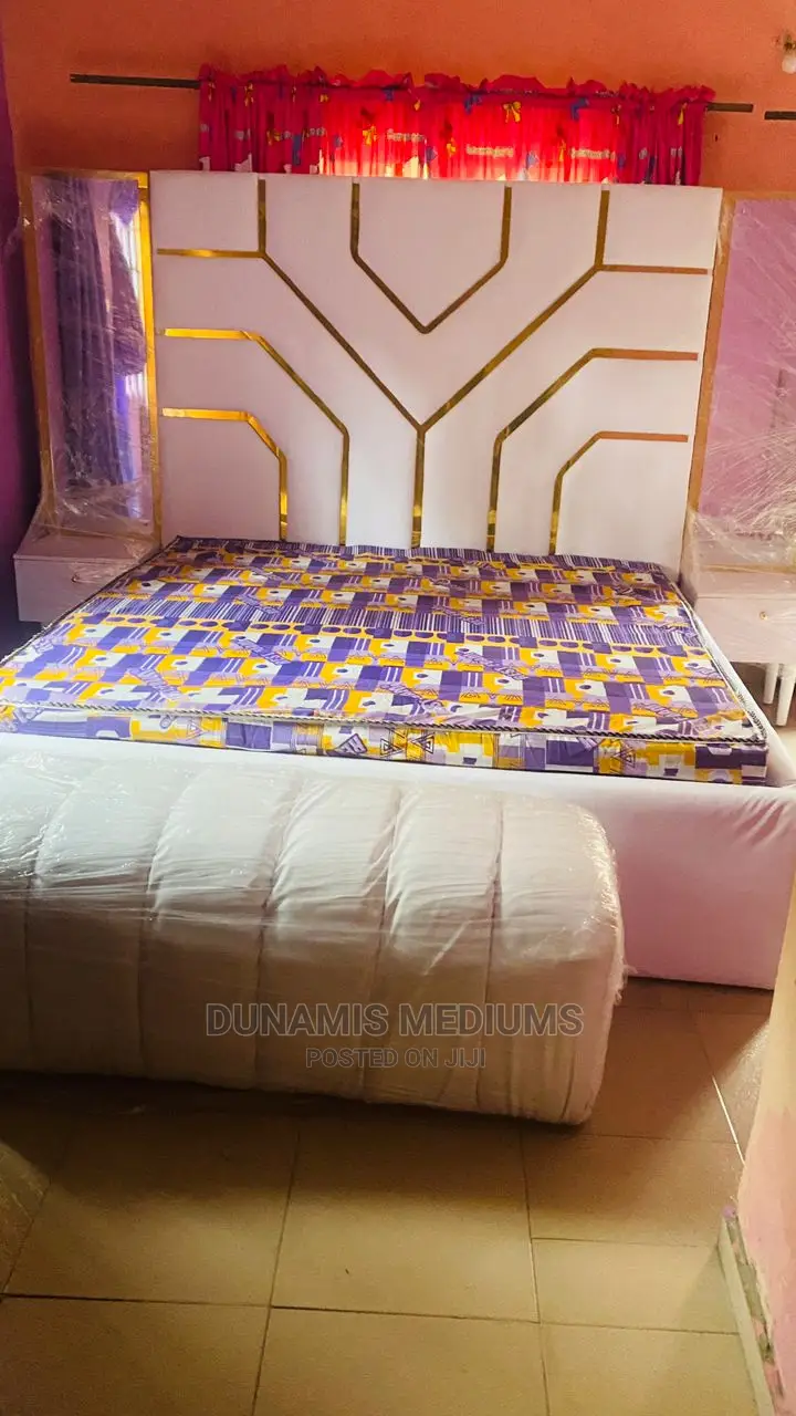 Dee's Bedframe.