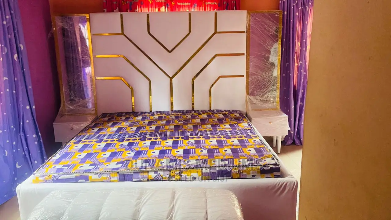 Dee's Bedframe.