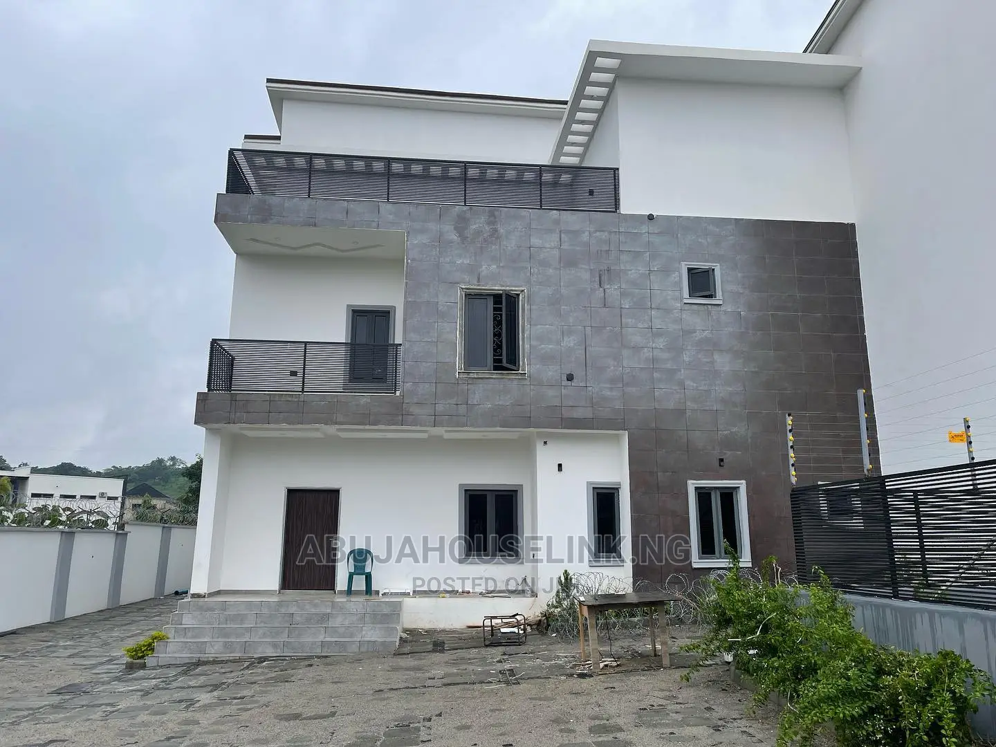 5bdrm Duplex in Guzape Abuja for sale