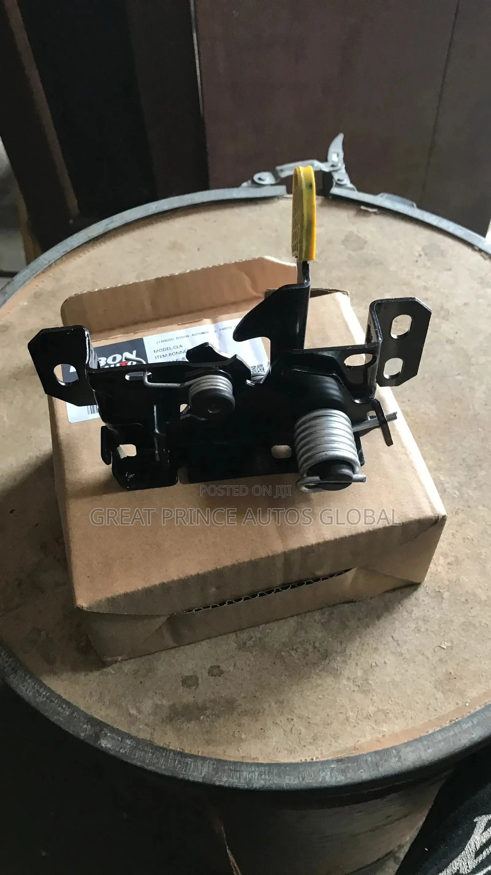 Bonnet Lock CLA /GLA 246