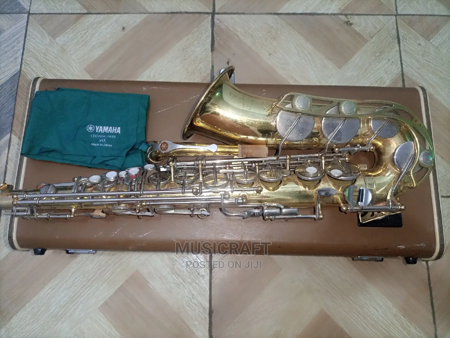 Yamaha Yas-21 Professional Saxophone