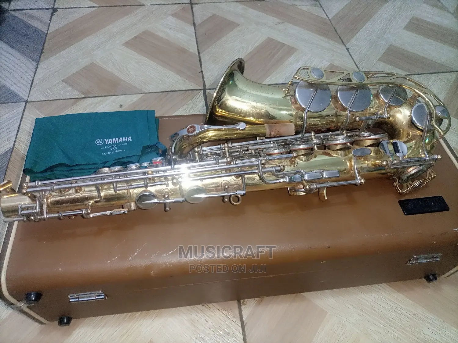 Yamaha Yas-21 Professional Saxophone