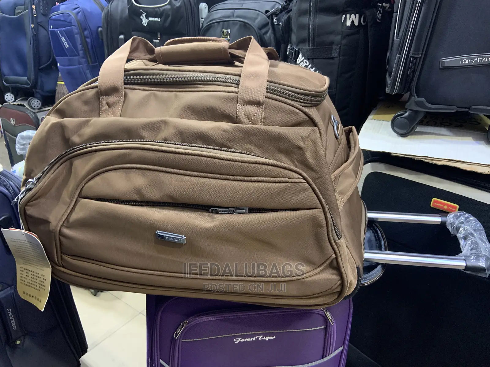 High Quality Durable Imported Traveling Bag With Wheels