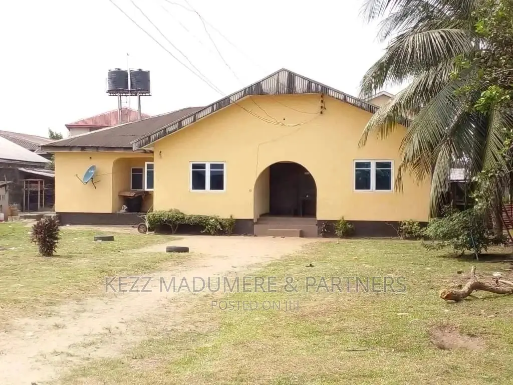 6bdrm Block of Flats in A Gated Street, for sale
