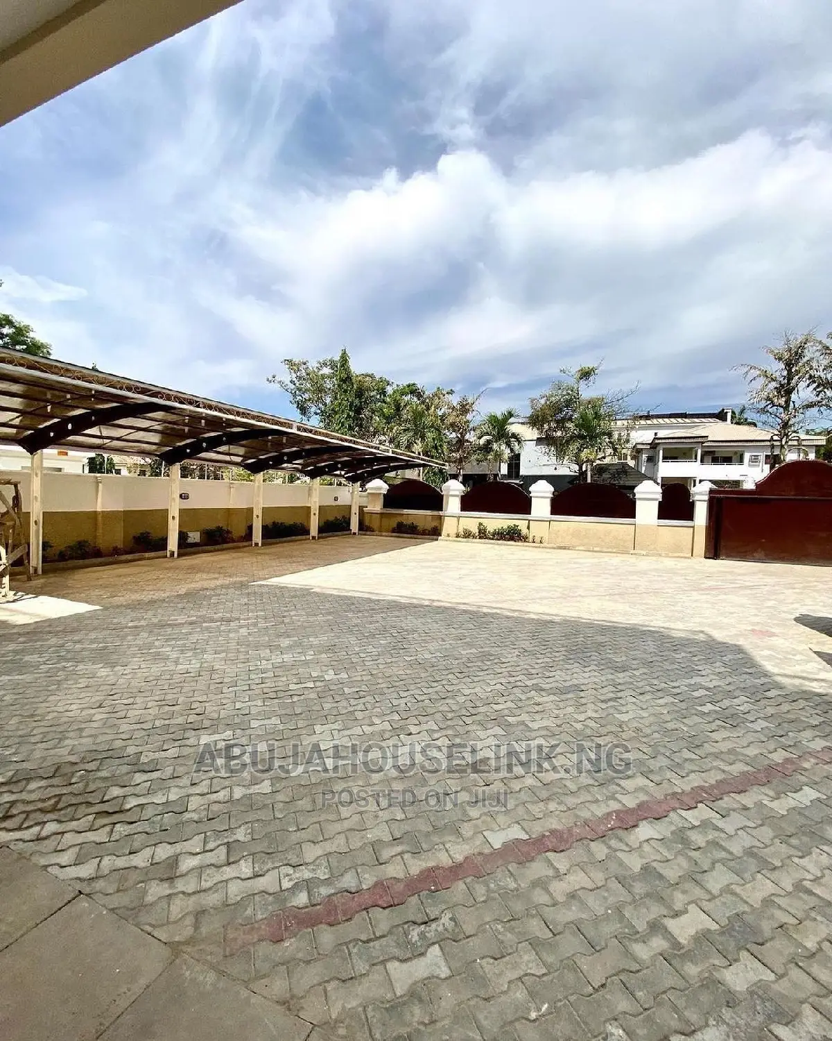 9bdrm Duplex in Maitama for sale