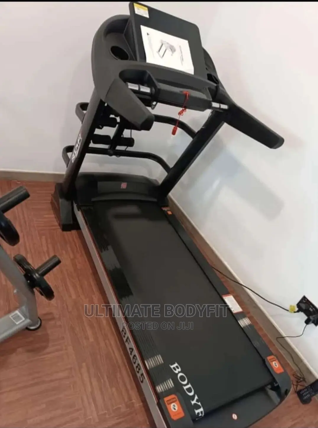 Brand New 4hp Semi Commercial Treadmill With Massager