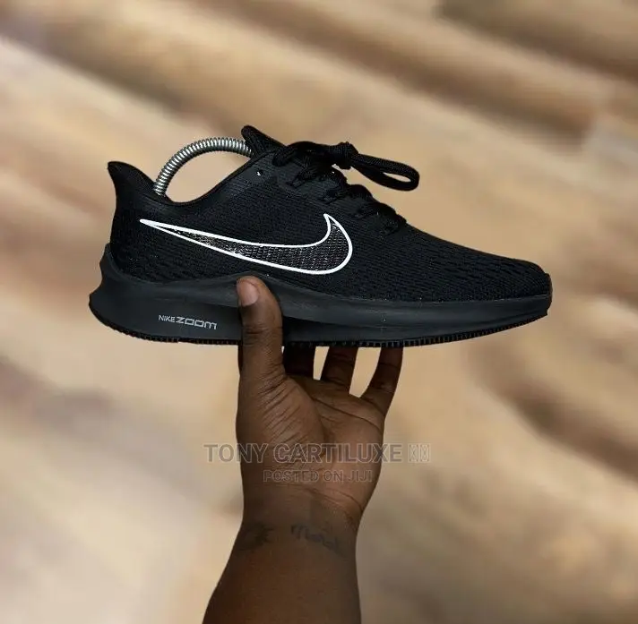 *Nike Zoom Pegasus V6 Turbo (Triple Black)*