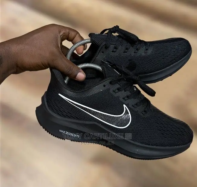 *Nike Zoom Pegasus V6 Turbo (Triple Black)*