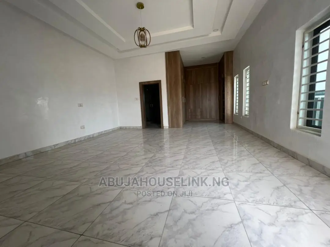 7bdrm Duplex in Efab Metropolis for sale