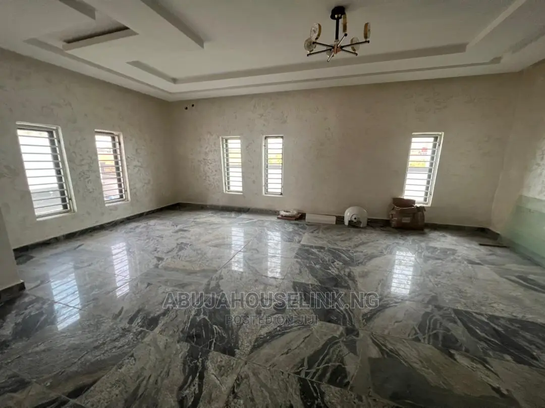 7bdrm Duplex in Efab Metropolis for sale