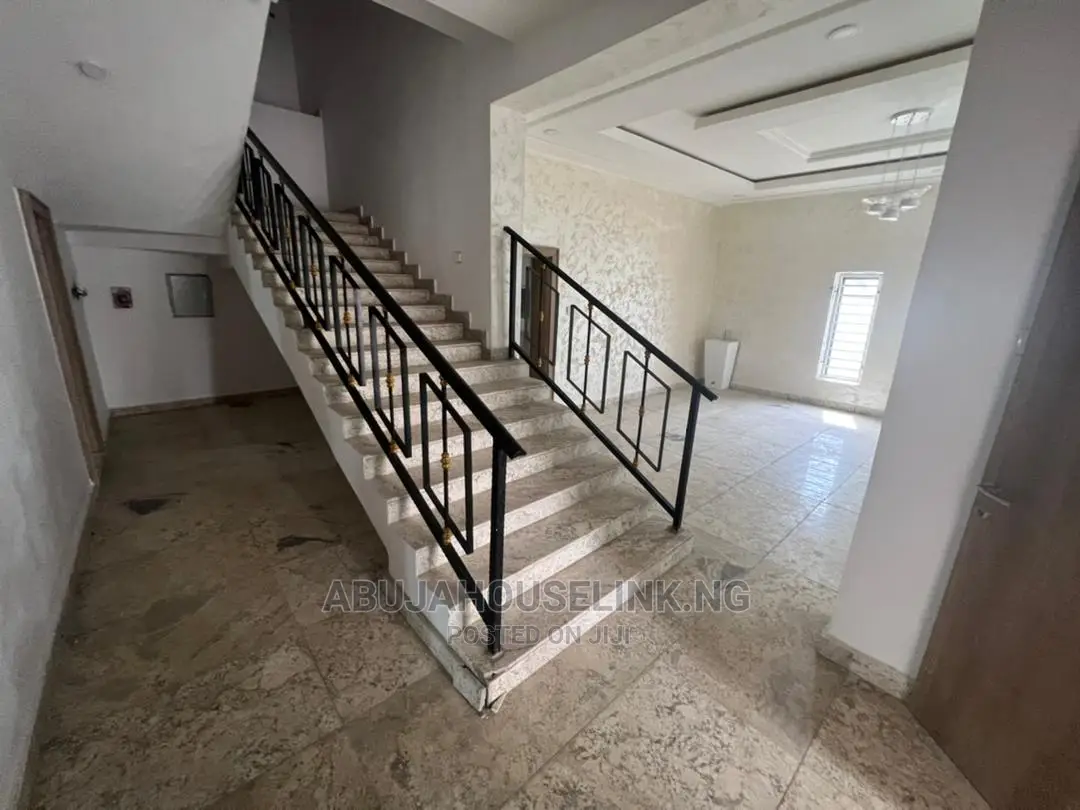 7bdrm Duplex in Efab Metropolis for sale