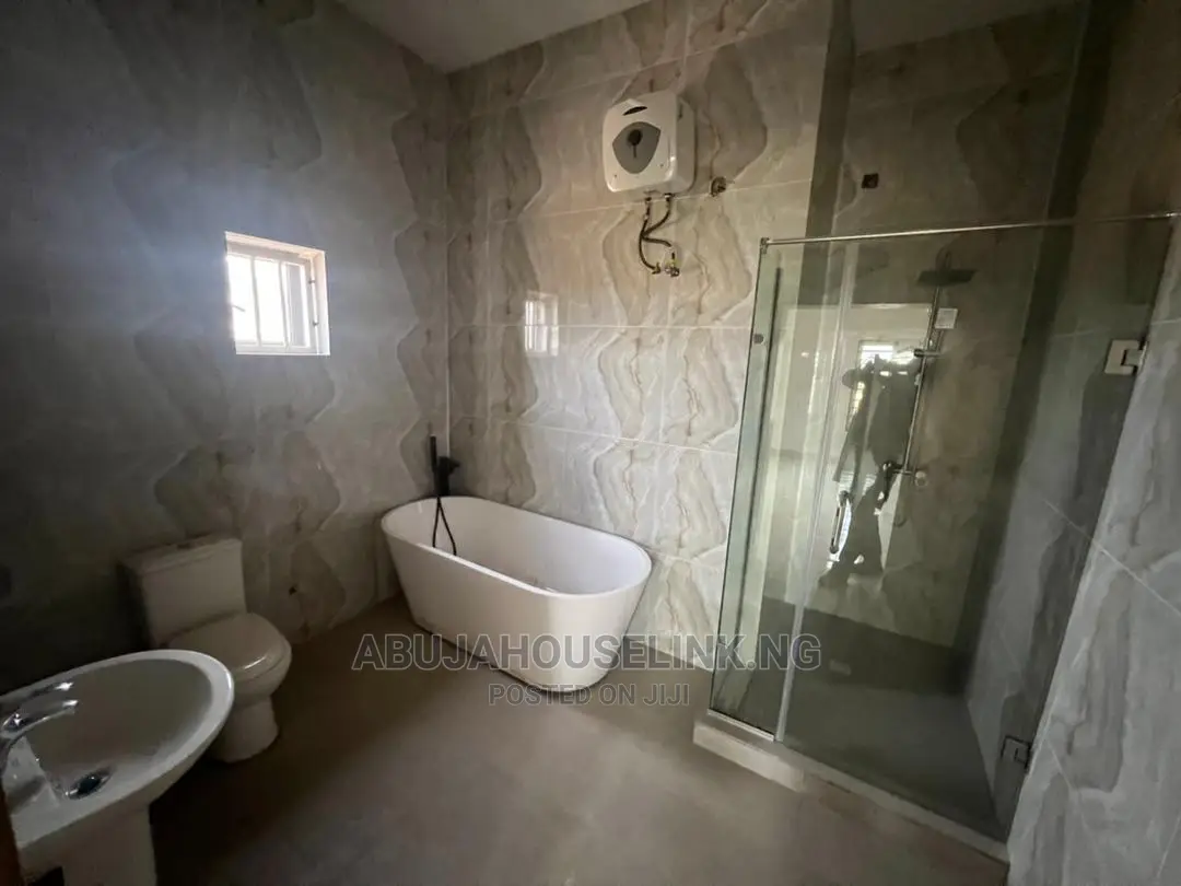 7bdrm Duplex in Efab Metropolis for sale