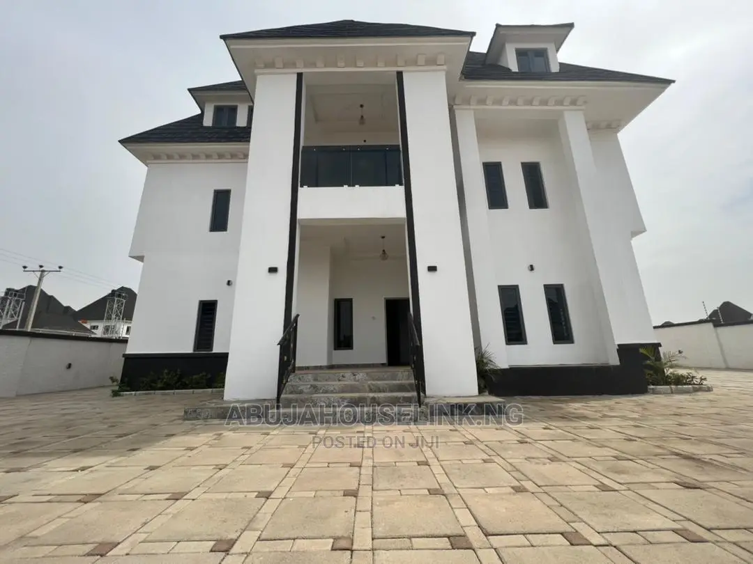 7bdrm Duplex in Efab Metropolis for sale