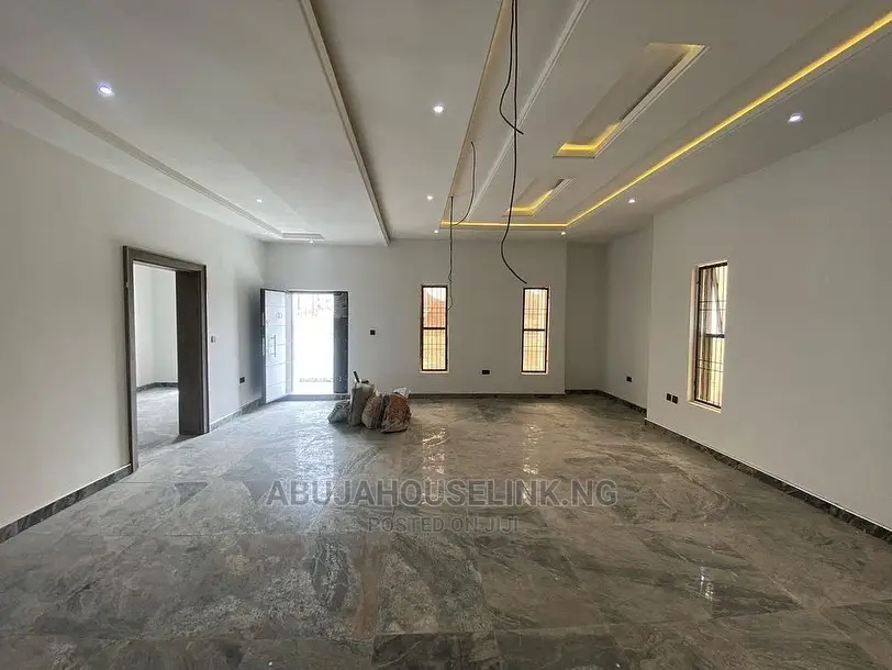5bdrm Duplex in Asokoro Main, Guzape District for sale