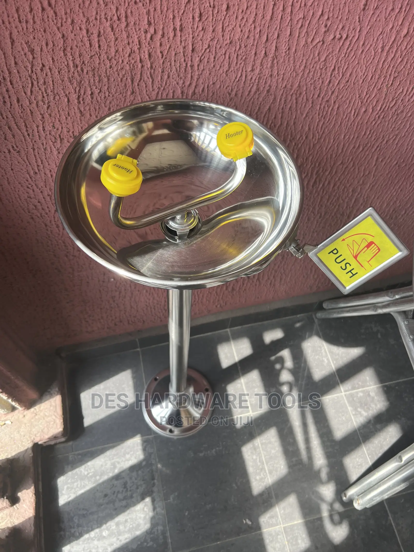 Hooter Stainless Steel Eye/Face Wash Vertical Mounted