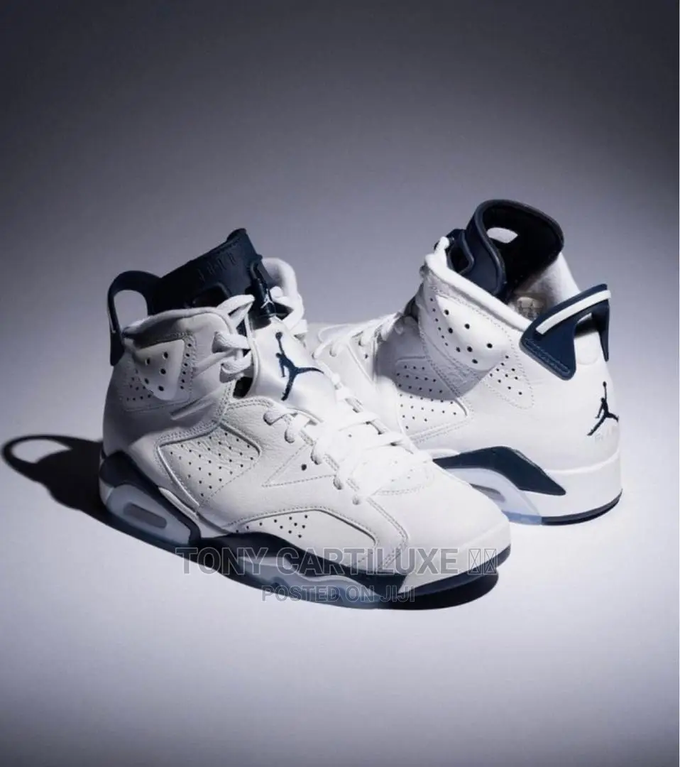 *Nike Air Jordan Xi Retro* *”Midnight Navy”*