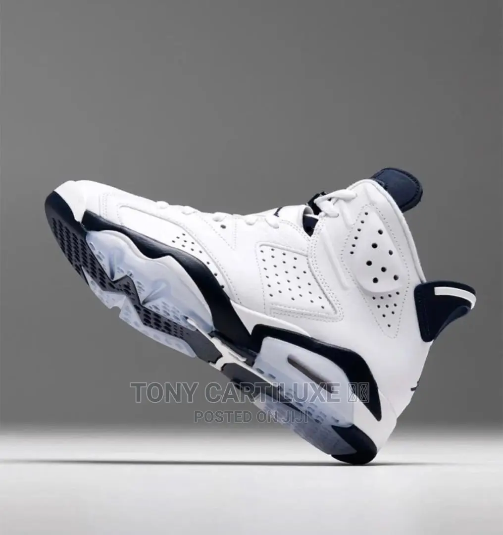 *Nike Air Jordan Xi Retro* *”Midnight Navy”*
