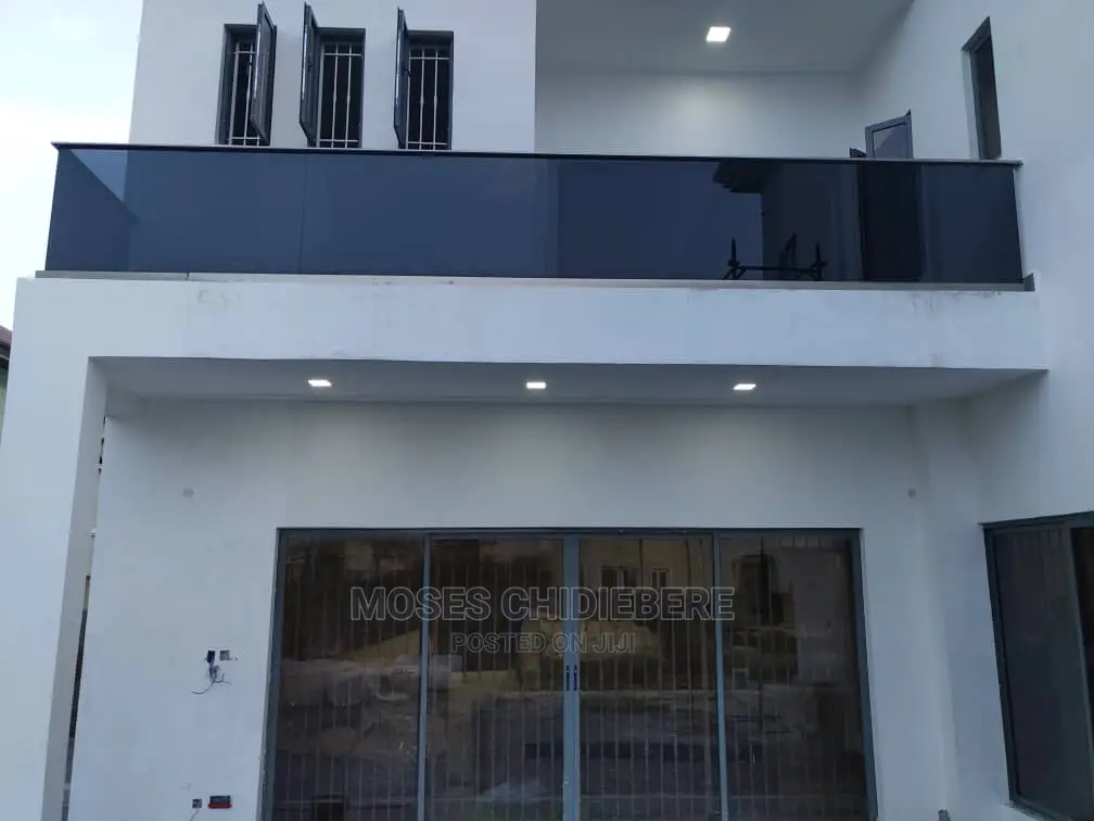 Glass Handrail (Tampered)