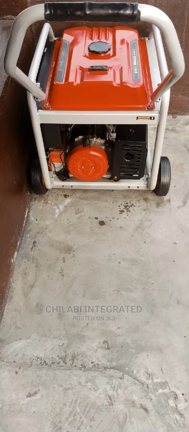 1 Month Old Very New 6KVA MAXMECH 6500E Key Start Generator