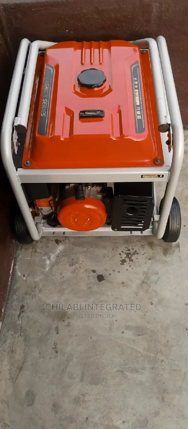 1 Month Old Very New 6KVA MAXMECH 6500E Key Start Generator