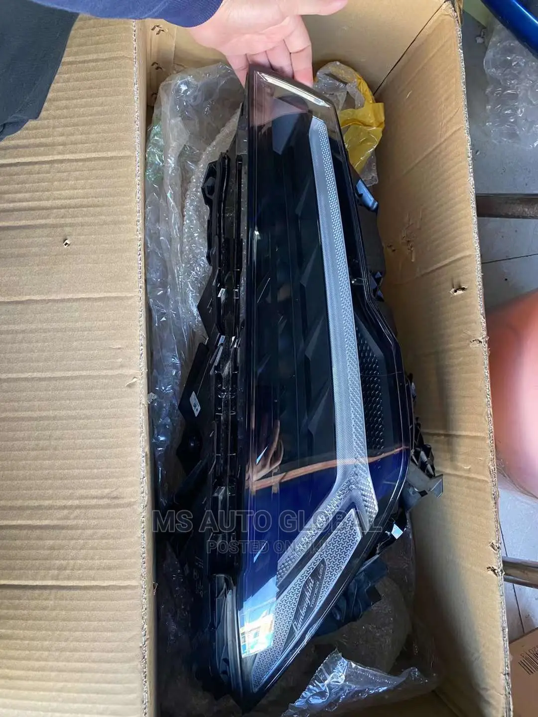 Lamborghini Urus Headlights