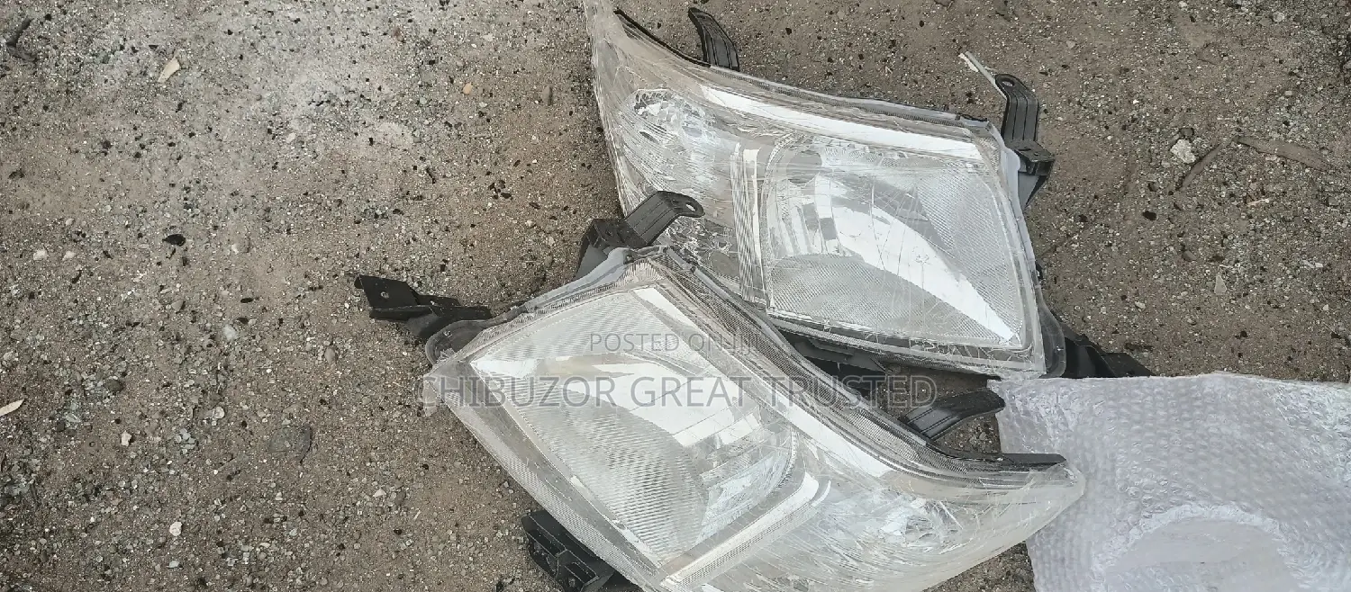 Set of Headlamp Hilux 2012