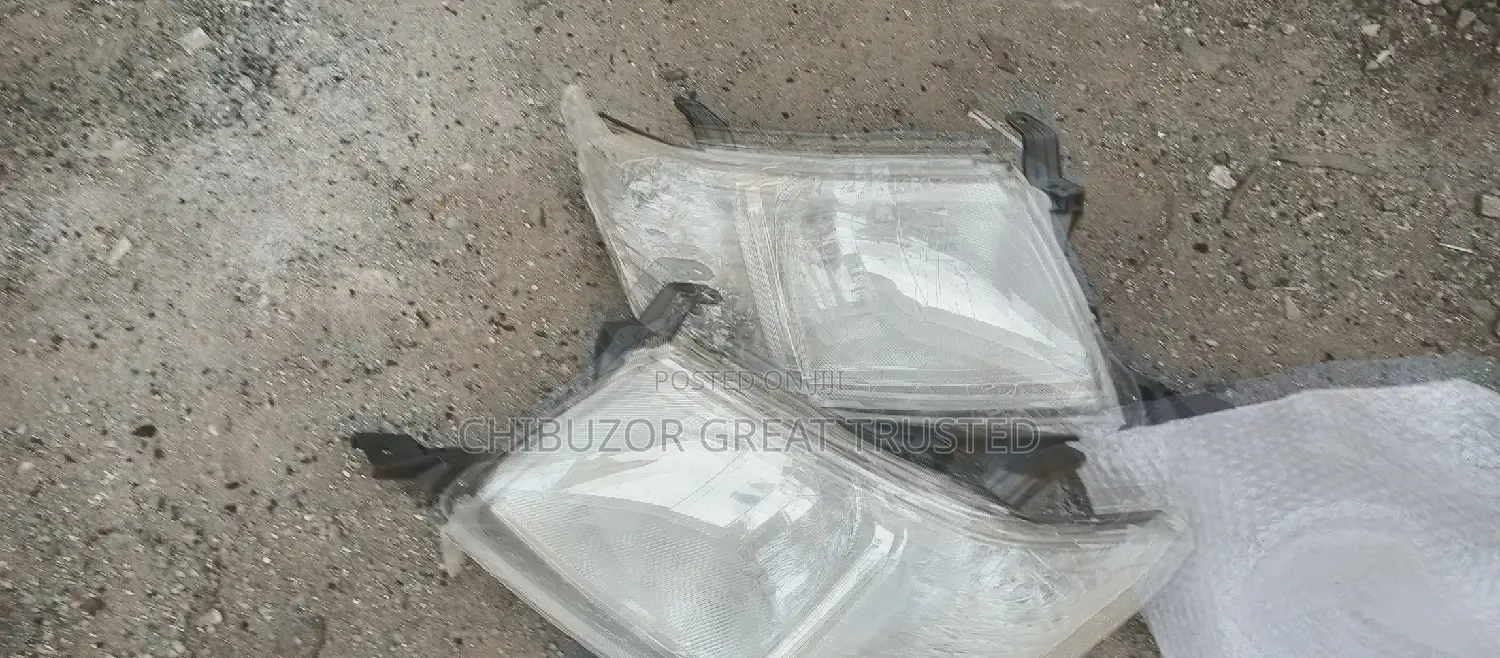 Set of Headlamp Hilux 2012