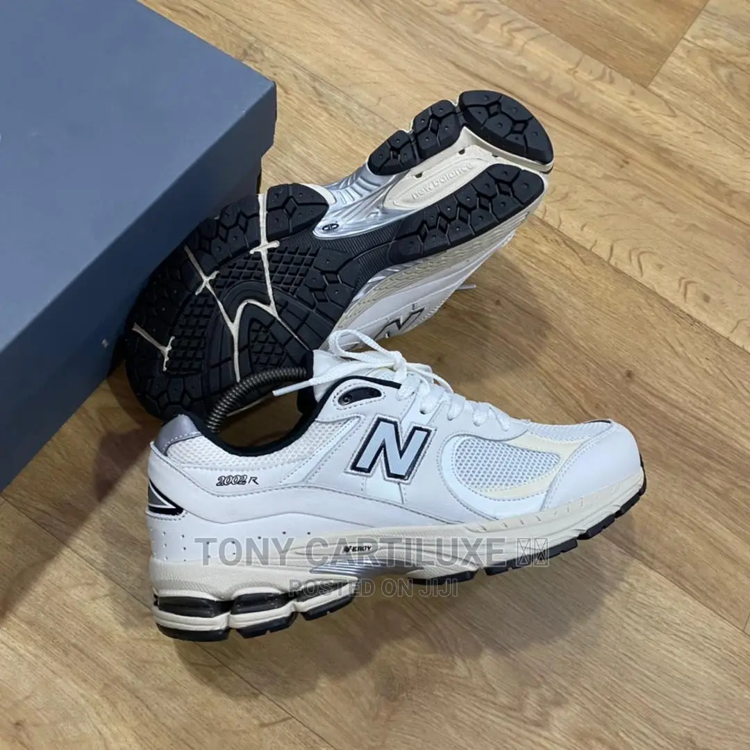 New Balance ML2002R Sneakers,