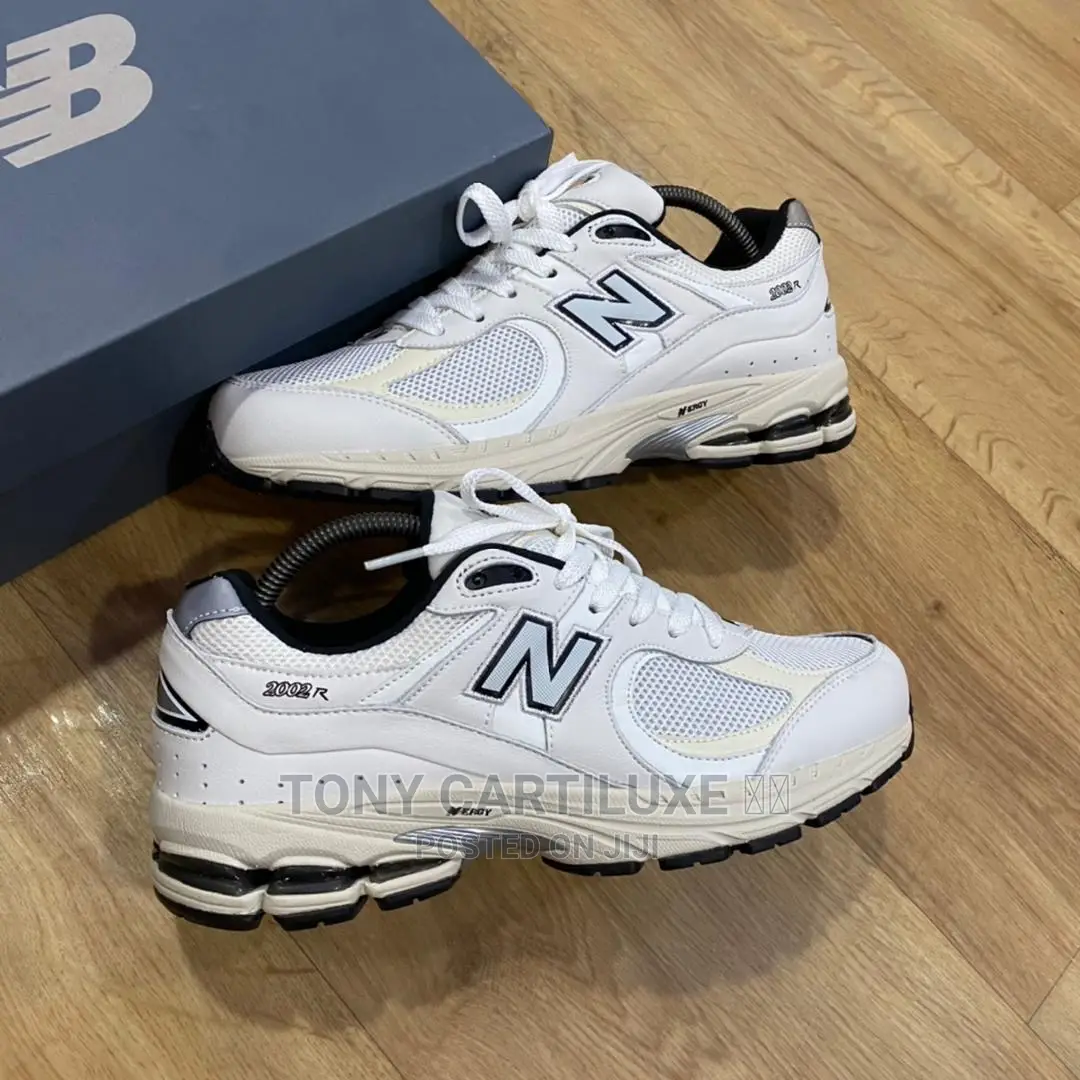 New Balance ML2002R Sneakers,